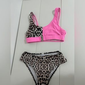 Mix and match bathing suit. Size Small.